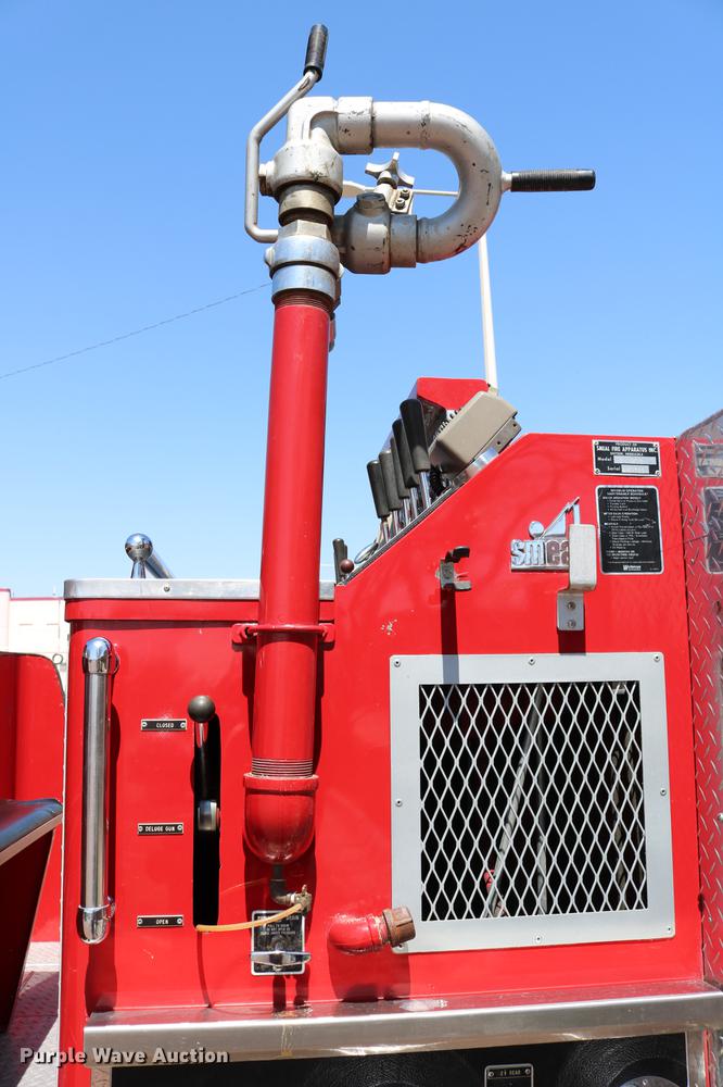 image for item DC7606 1985 Ford F700 fire truck