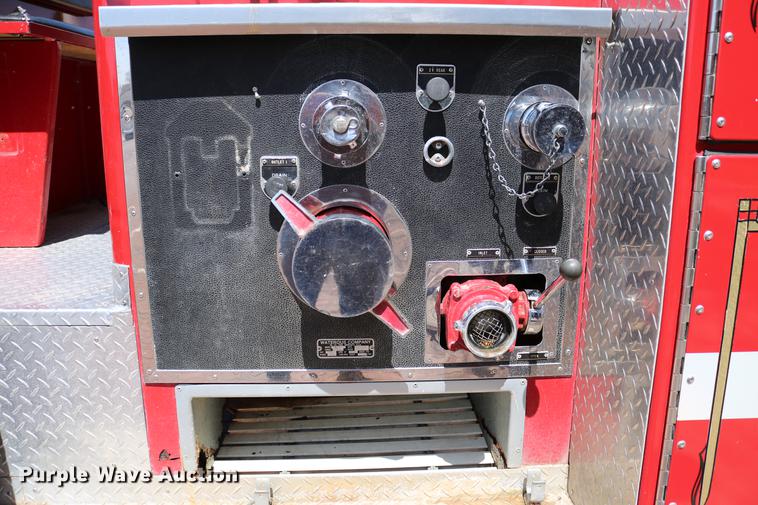 image for item DC7606 1985 Ford F700 fire truck