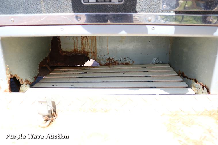 image for item DC7606 1985 Ford F700 fire truck