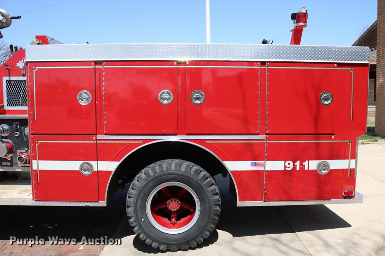 image for item DC7606 1985 Ford F700 fire truck