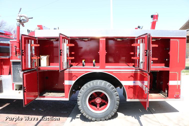 image for item DC7606 1985 Ford F700 fire truck