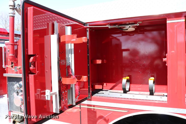 image for item DC7606 1985 Ford F700 fire truck