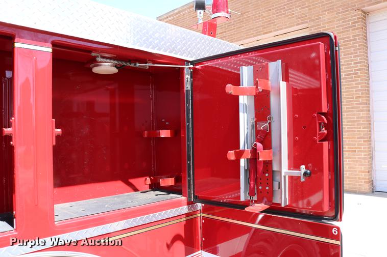 image for item DC7606 1985 Ford F700 fire truck