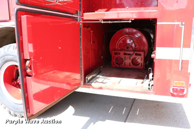 image for item DC7606 1985 Ford F700 fire truck