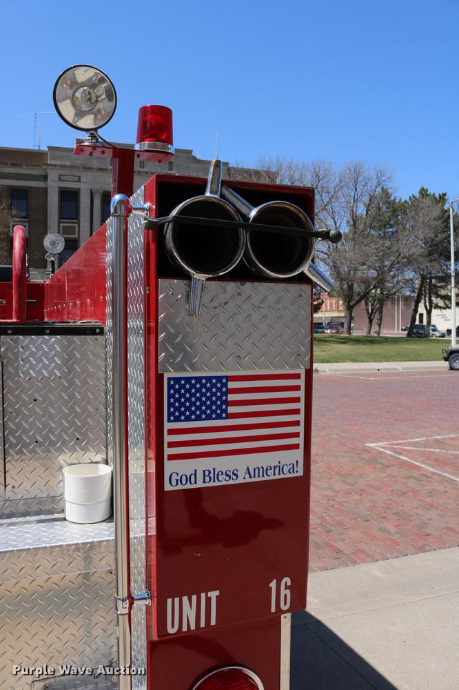 image for item DC7606 1985 Ford F700 fire truck