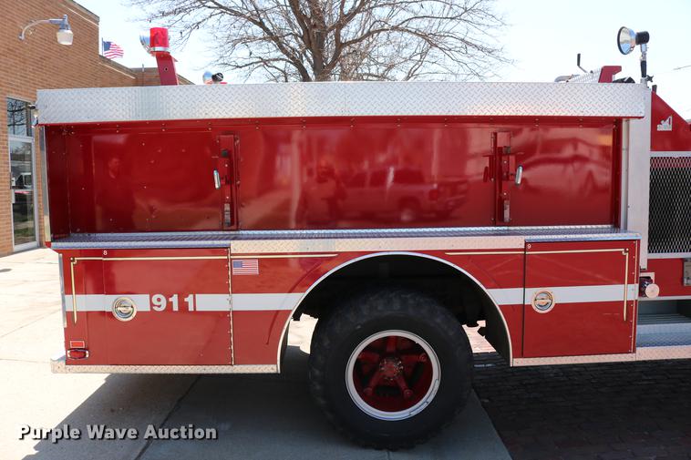 image for item DC7606 1985 Ford F700 fire truck