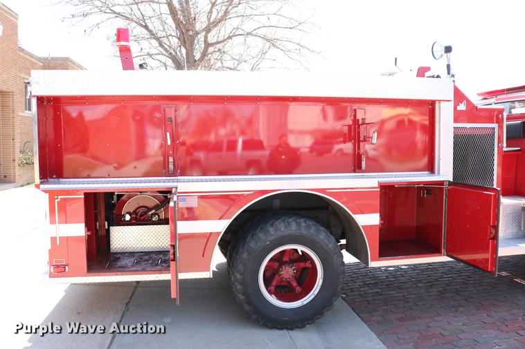 image for item DC7606 1985 Ford F700 fire truck