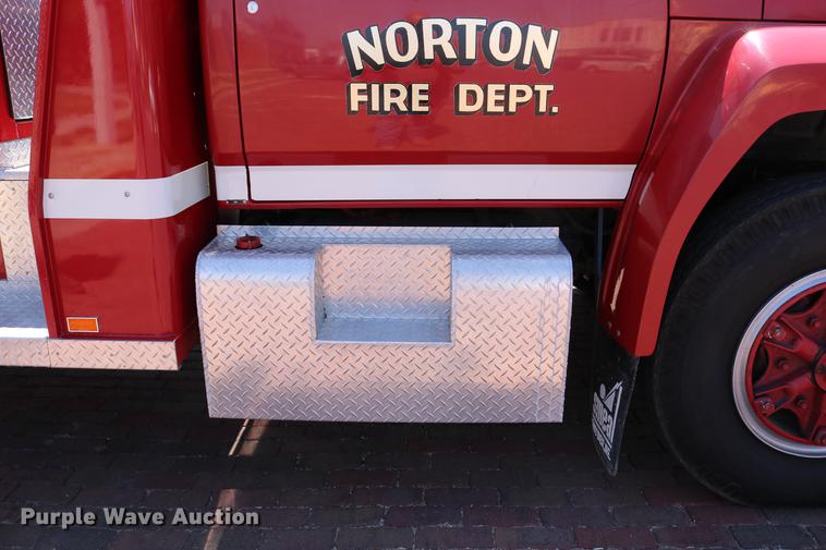 image for item DC7606 1985 Ford F700 fire truck