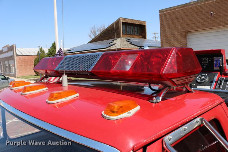 image for item DC7606 1985 Ford F700 fire truck