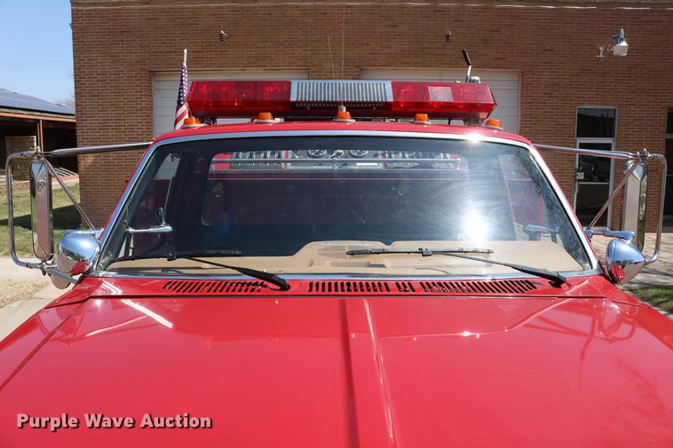 image for item DC7606 1985 Ford F700 fire truck