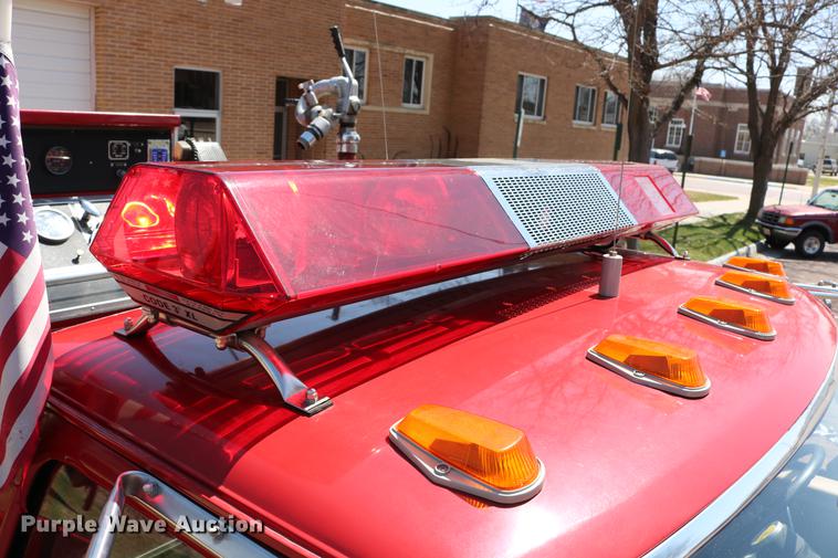 image for item DC7606 1985 Ford F700 fire truck