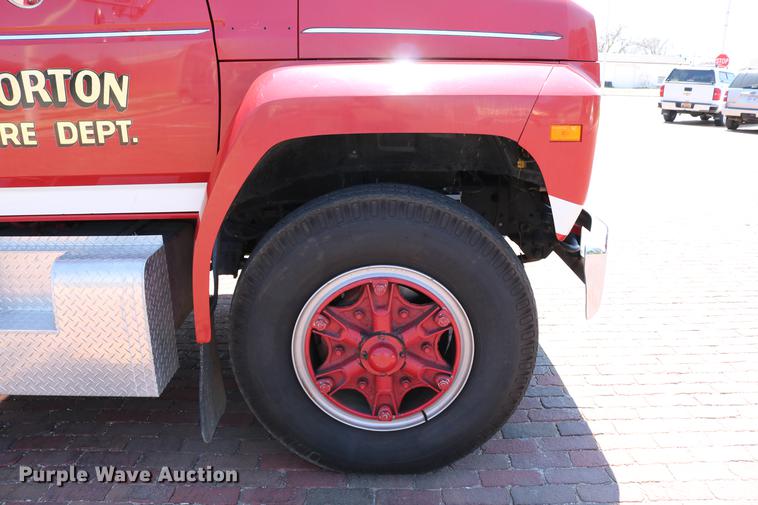 image for item DC7606 1985 Ford F700 fire truck