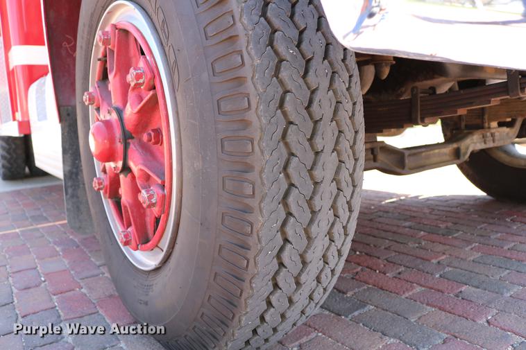 image for item DC7606 1985 Ford F700 fire truck