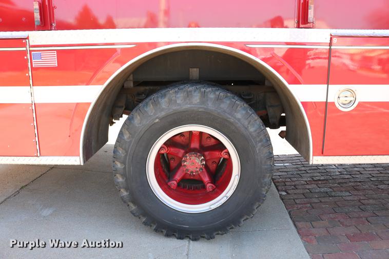 image for item DC7606 1985 Ford F700 fire truck
