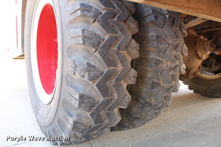 image for item DC7606 1985 Ford F700 fire truck