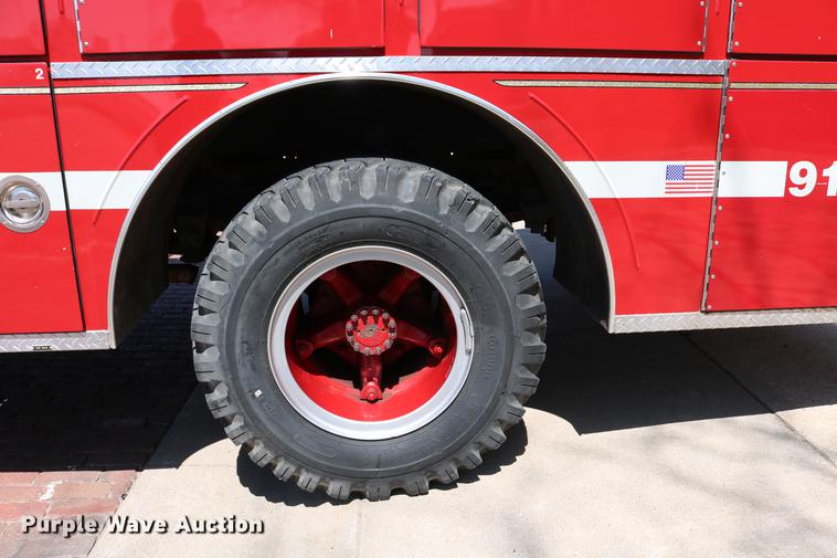 image for item DC7606 1985 Ford F700 fire truck