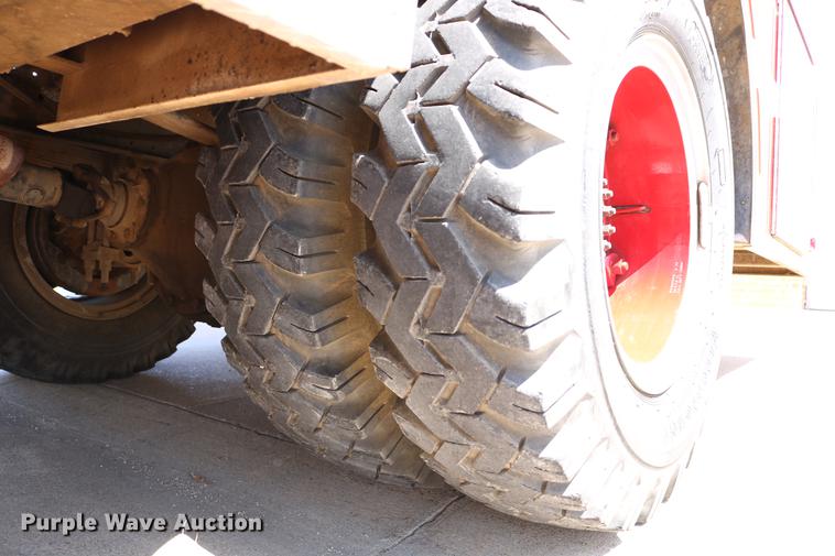 image for item DC7606 1985 Ford F700 fire truck