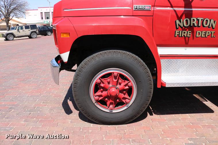image for item DC7606 1985 Ford F700 fire truck