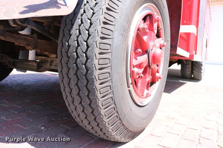 image for item DC7606 1985 Ford F700 fire truck