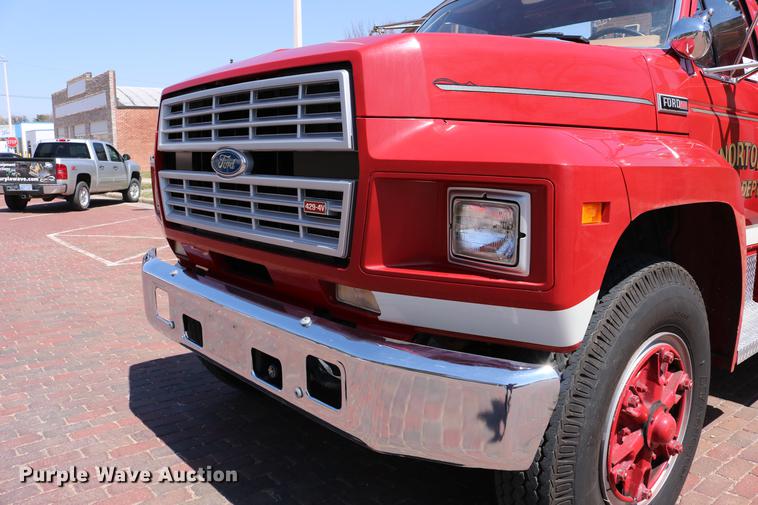 image for item DC7606 1985 Ford F700 fire truck