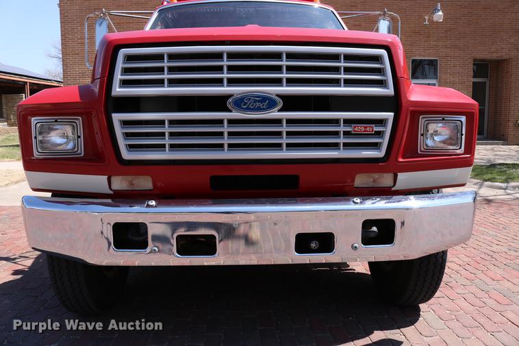 image for item DC7606 1985 Ford F700 fire truck