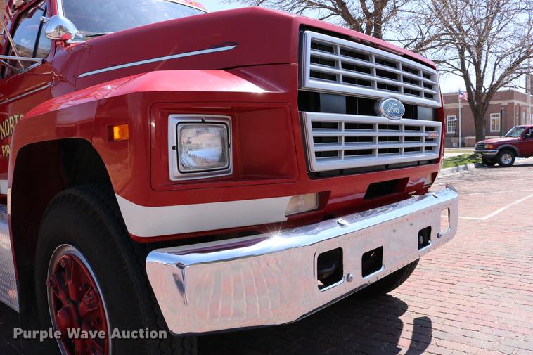 image for item DC7606 1985 Ford F700 fire truck