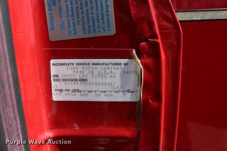 image for item DC7606 1985 Ford F700 fire truck