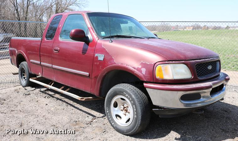 image for item DC7607 1998 Ford F150 SuperCab pickup truck