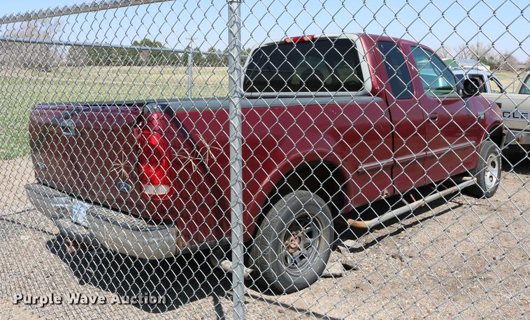 image for item DC7607 1998 Ford F150 SuperCab pickup truck