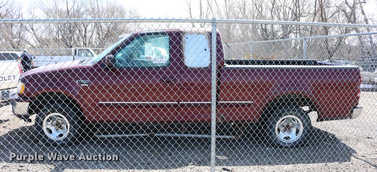 image for item DC7607 1998 Ford F150 SuperCab pickup truck