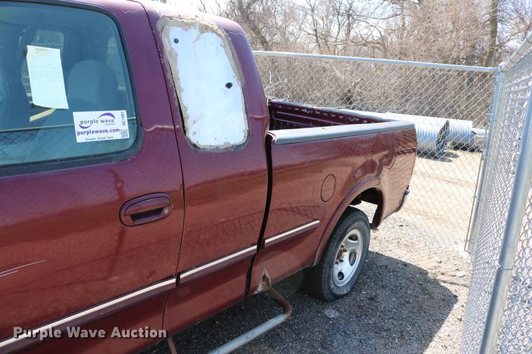 image for item DC7607 1998 Ford F150 SuperCab pickup truck