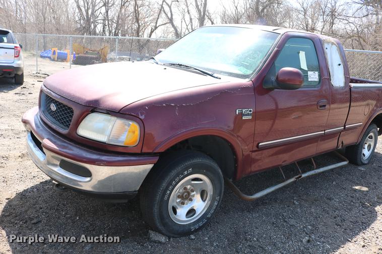 image for item DC7607 1998 Ford F150 SuperCab pickup truck