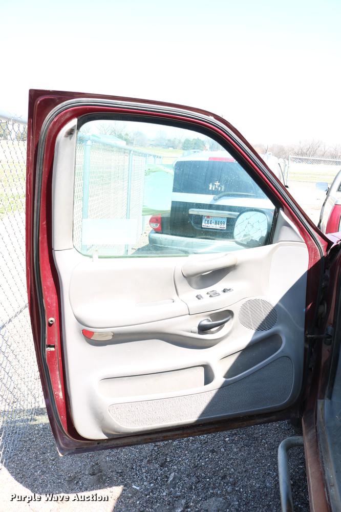 image for item DC7607 1998 Ford F150 SuperCab pickup truck
