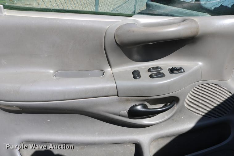 image for item DC7607 1998 Ford F150 SuperCab pickup truck