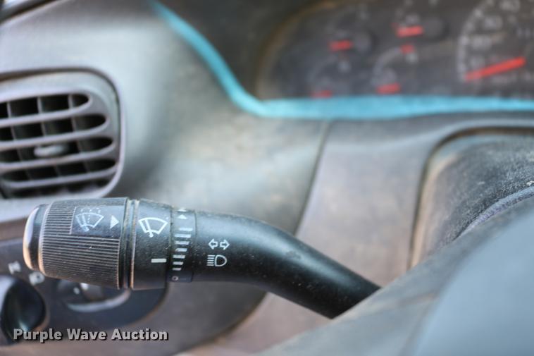 image for item DC7607 1998 Ford F150 SuperCab pickup truck