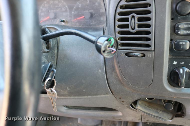 image for item DC7607 1998 Ford F150 SuperCab pickup truck