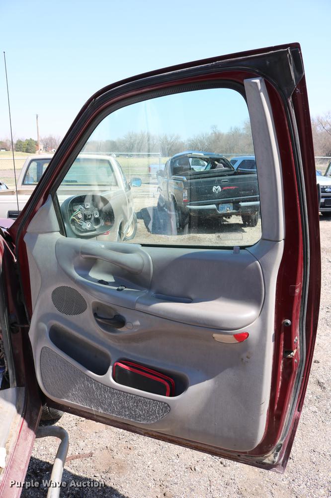 image for item DC7607 1998 Ford F150 SuperCab pickup truck