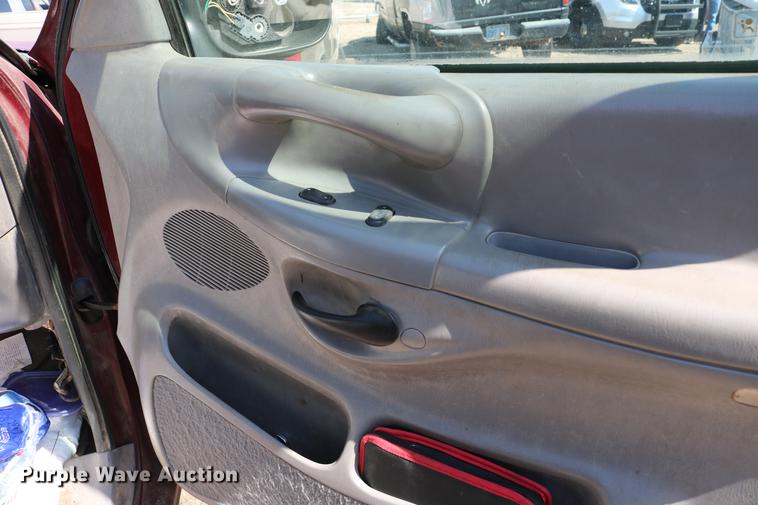 image for item DC7607 1998 Ford F150 SuperCab pickup truck