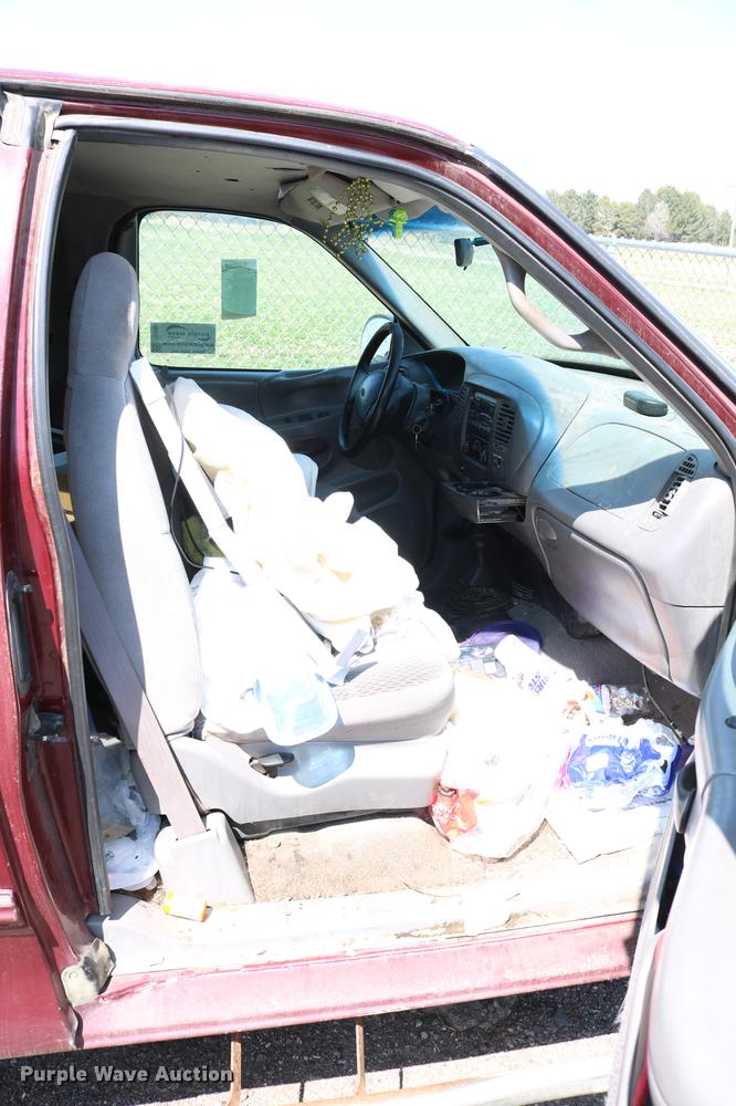 image for item DC7607 1998 Ford F150 SuperCab pickup truck