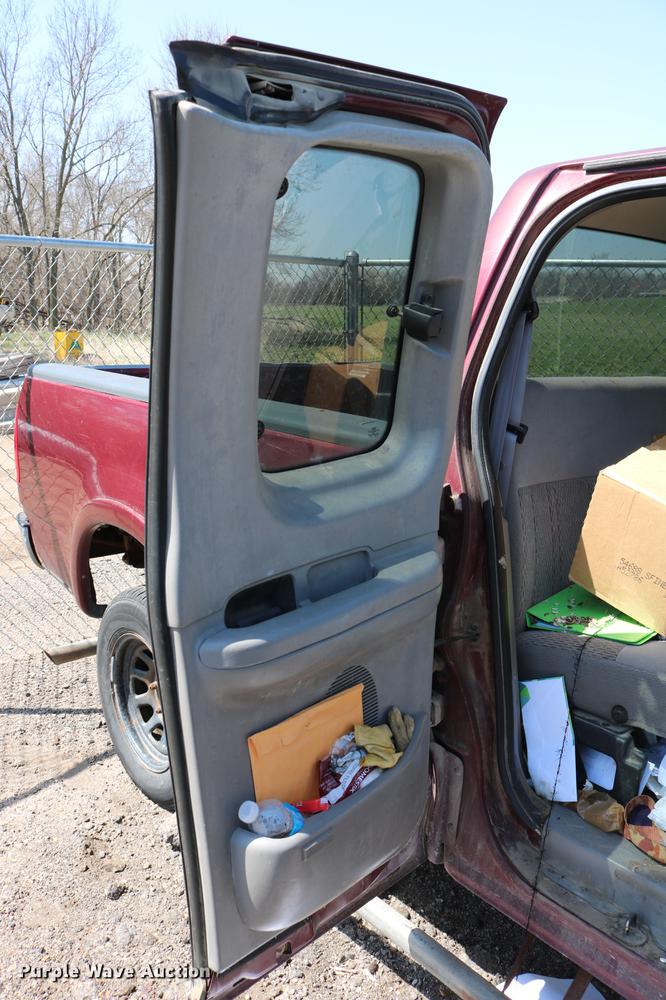 image for item DC7607 1998 Ford F150 SuperCab pickup truck