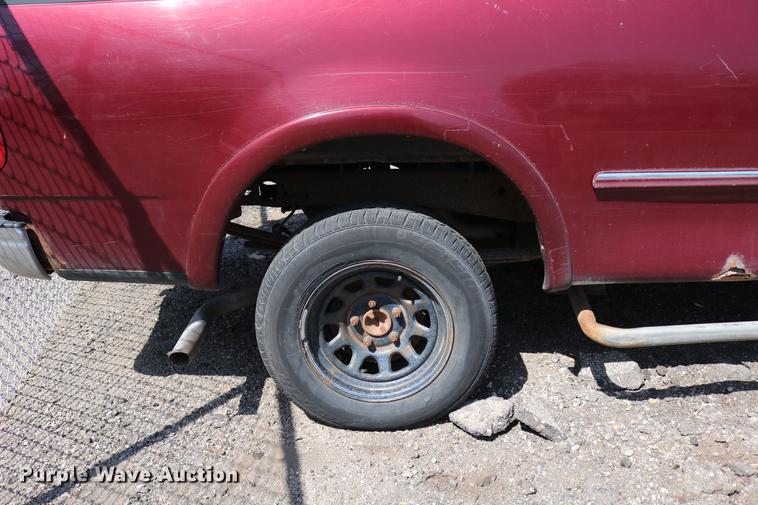 image for item DC7607 1998 Ford F150 SuperCab pickup truck