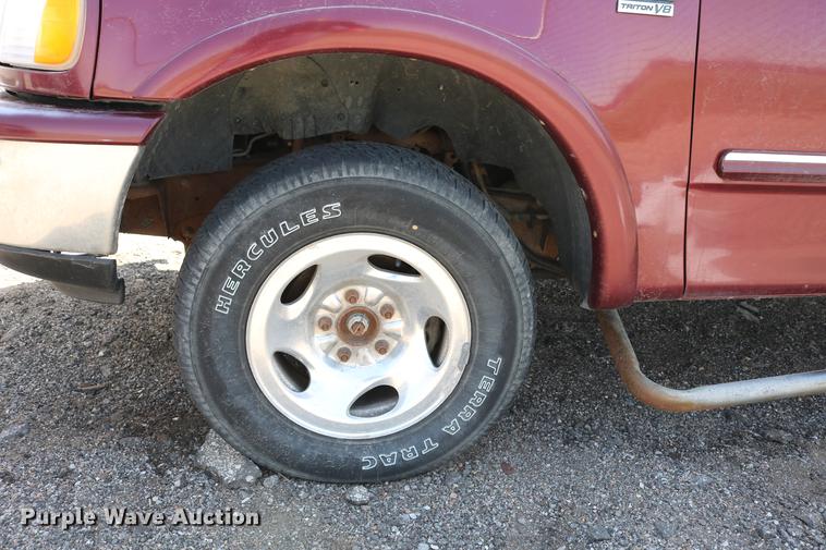 image for item DC7607 1998 Ford F150 SuperCab pickup truck