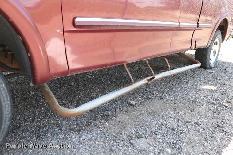 image for item DC7607 1998 Ford F150 SuperCab pickup truck