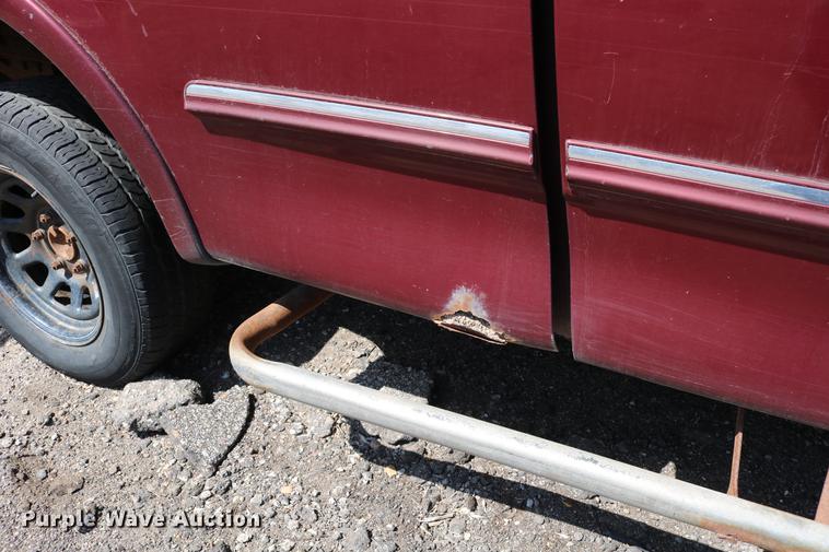 image for item DC7607 1998 Ford F150 SuperCab pickup truck