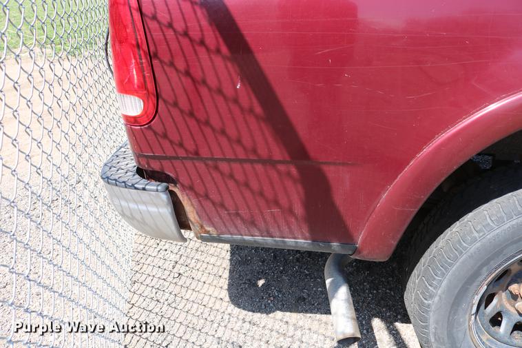 image for item DC7607 1998 Ford F150 SuperCab pickup truck