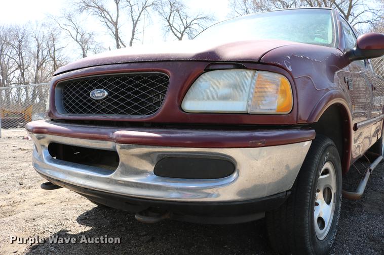 image for item DC7607 1998 Ford F150 SuperCab pickup truck