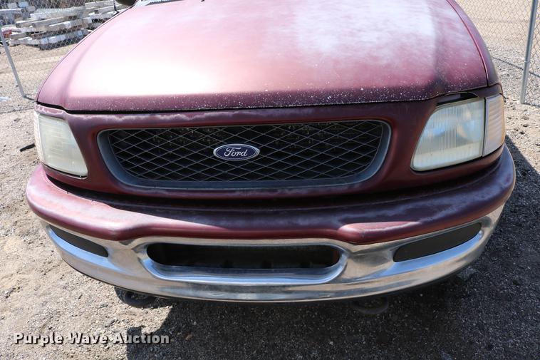 image for item DC7607 1998 Ford F150 SuperCab pickup truck