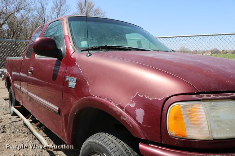 image for item DC7607 1998 Ford F150 SuperCab pickup truck