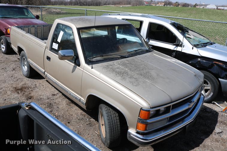 image for item DC7608 1989 Chevrolet 1500 pickup truck