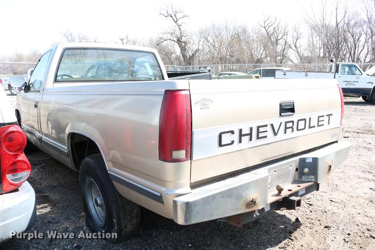 image for item DC7608 1989 Chevrolet 1500 pickup truck